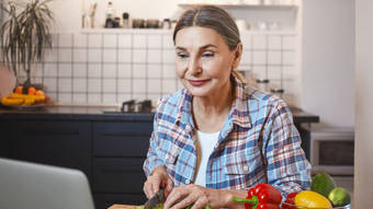 existe-dieta-ideal-na-menopausa?-veja-qual-a-alimentacao-mais-adequada-nessa-fase-da-vida