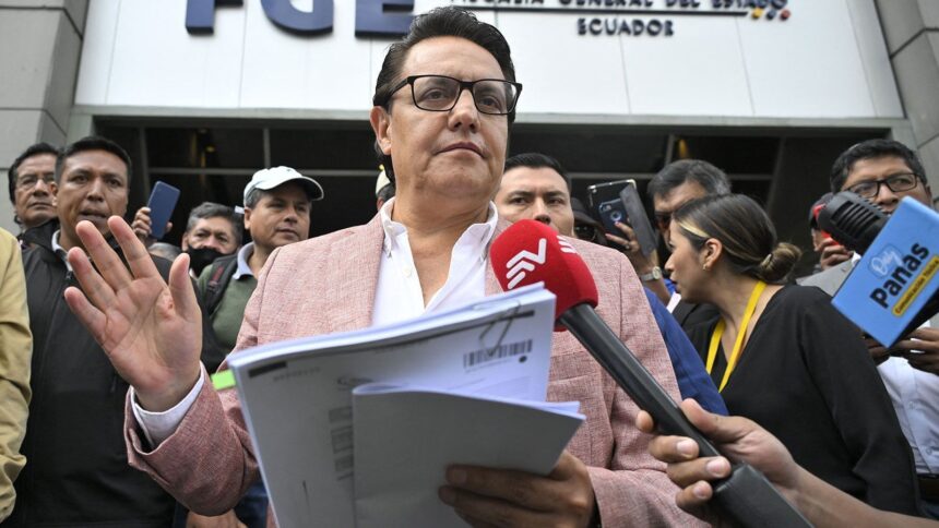 quem-e-fernando-villavicencio,-candidato-a-presidencia-assassinado-no-equador