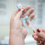 covid-19:-estudo-da-uerj-mostra-seguranca-de-vacina-em-jovens