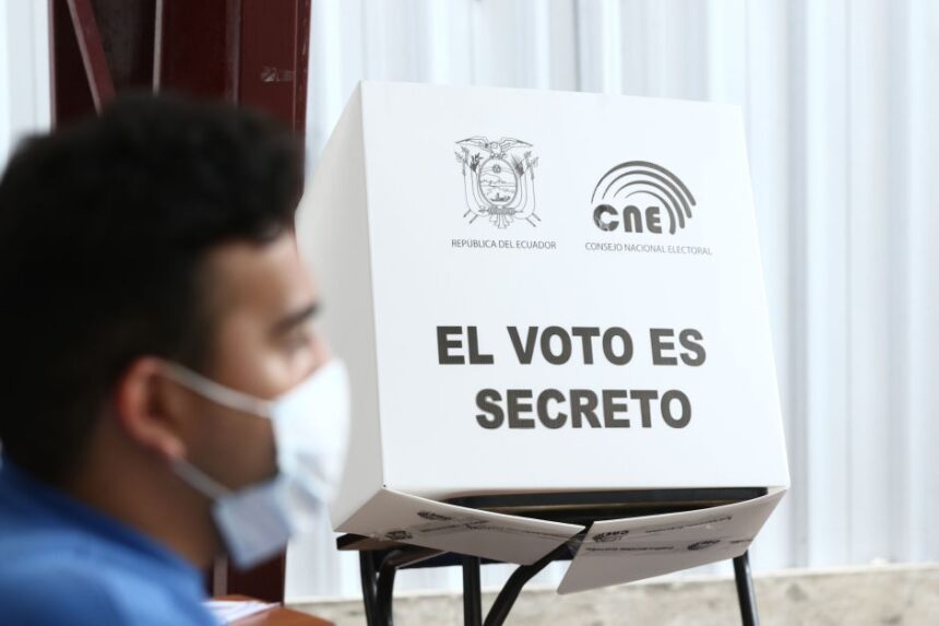 com-temores-apos-assassinato,-candidatos-a-presidencia-do-equador-votam-em-seguranca