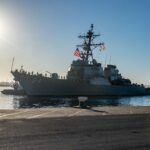 navio-de-guerra-da-marinha-dos-eua-intercepta-misseis-perto-do-iemen,-dizem-autoridades