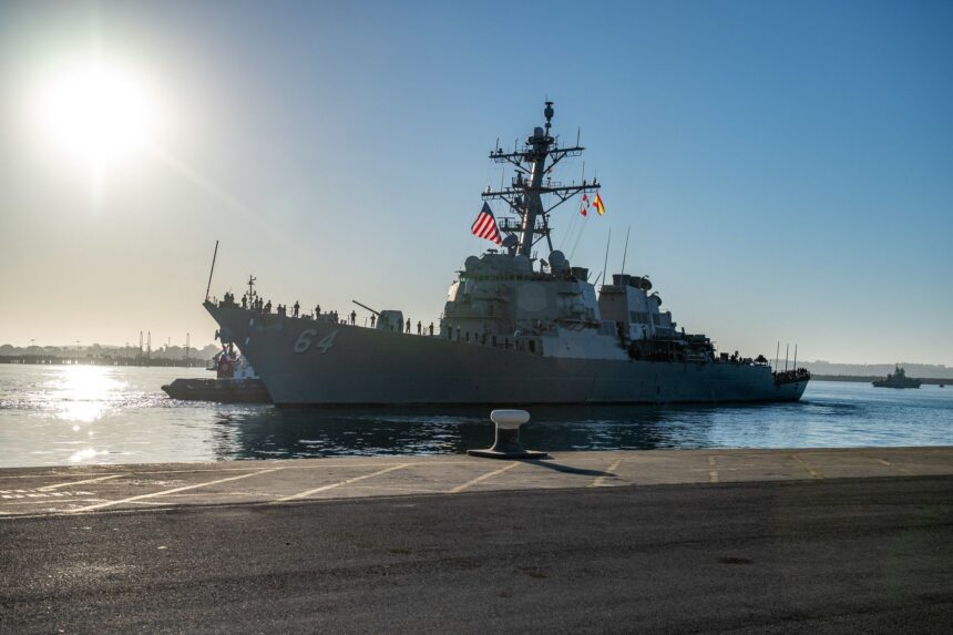 navio-de-guerra-da-marinha-dos-eua-intercepta-misseis-perto-do-iemen,-dizem-autoridades