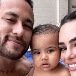 neymar-publica-foto-ao-lado-de-biancardi-e-mavie-apos-assumir-terceira-filha