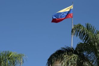 aviao-com-ex-presidente-do-panama-e-barrado-de-decolar-para-a-venezuela,-diz-presidente